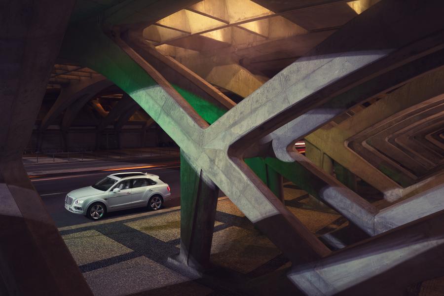  Bentley Bentayga Hybrid 2018 года  (WW) (фото 10 из 45)